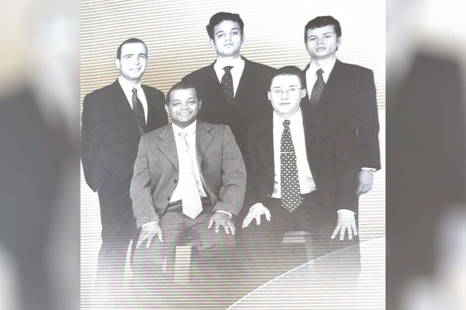 Formandos Konrad Amaral, Wilmaque de Oliveira, Leonardo Falcão, Janiwson Soares e Flávio Borges. Turma 2/2001. Acervo pessoal de Iracema Marinho.