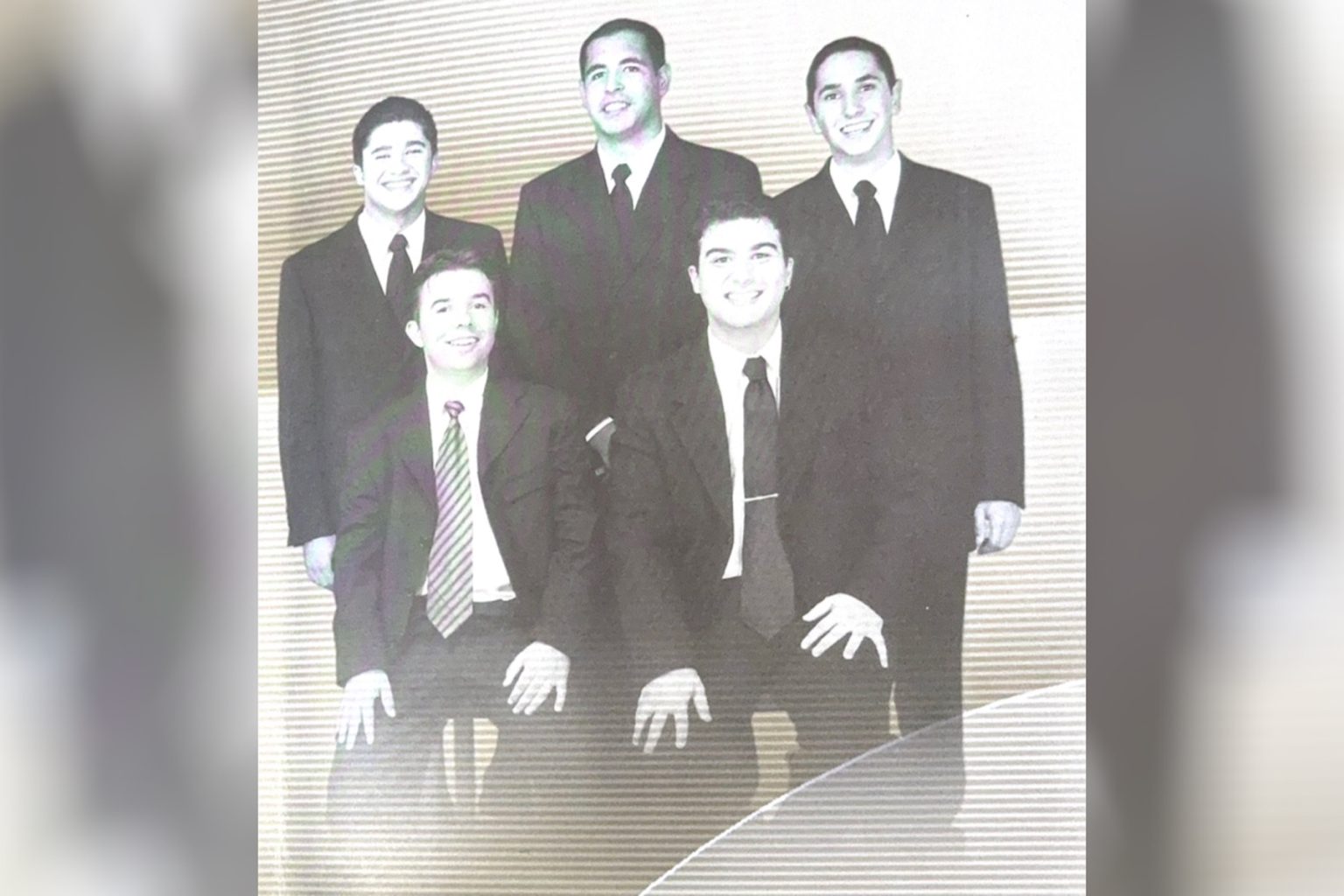 Formandos Wilmar de Castro, Giovanni Barreto, Erick Borges, Roberson Olivieri e Diogo Guerra. Turma 2/2001. Acervo pessoal de Iracema Marinho.
