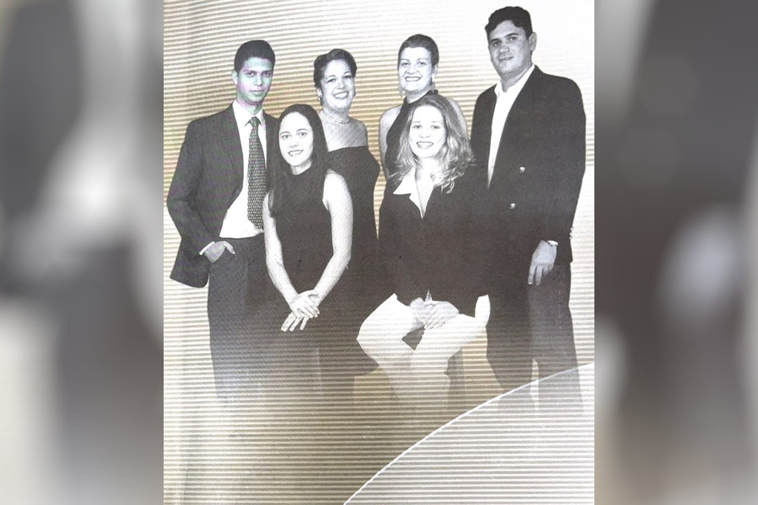 Formandos Marcelo Garcês, Rita de Cássia e Silva, Regina Célia Campos, Iracema Marinho, Naira Medeiros e Raimundo Santos Filhos. Turma 2/2001. Acervo pessoal de Iracema Marinho.
