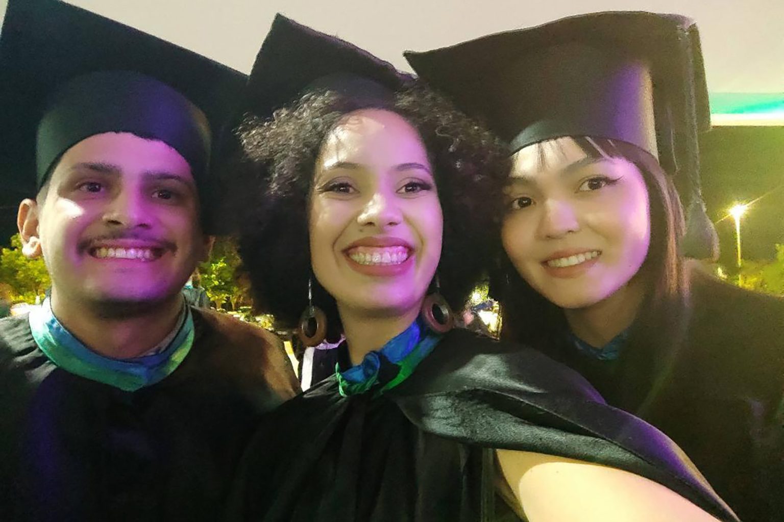 Formandos da Turma 1/2024: Marcos Antônio da Silva Júnior, Lauane Lopes Soares e Camila Maruyama. 2024. Acervo pessoal de Lauane Lopes Soares.