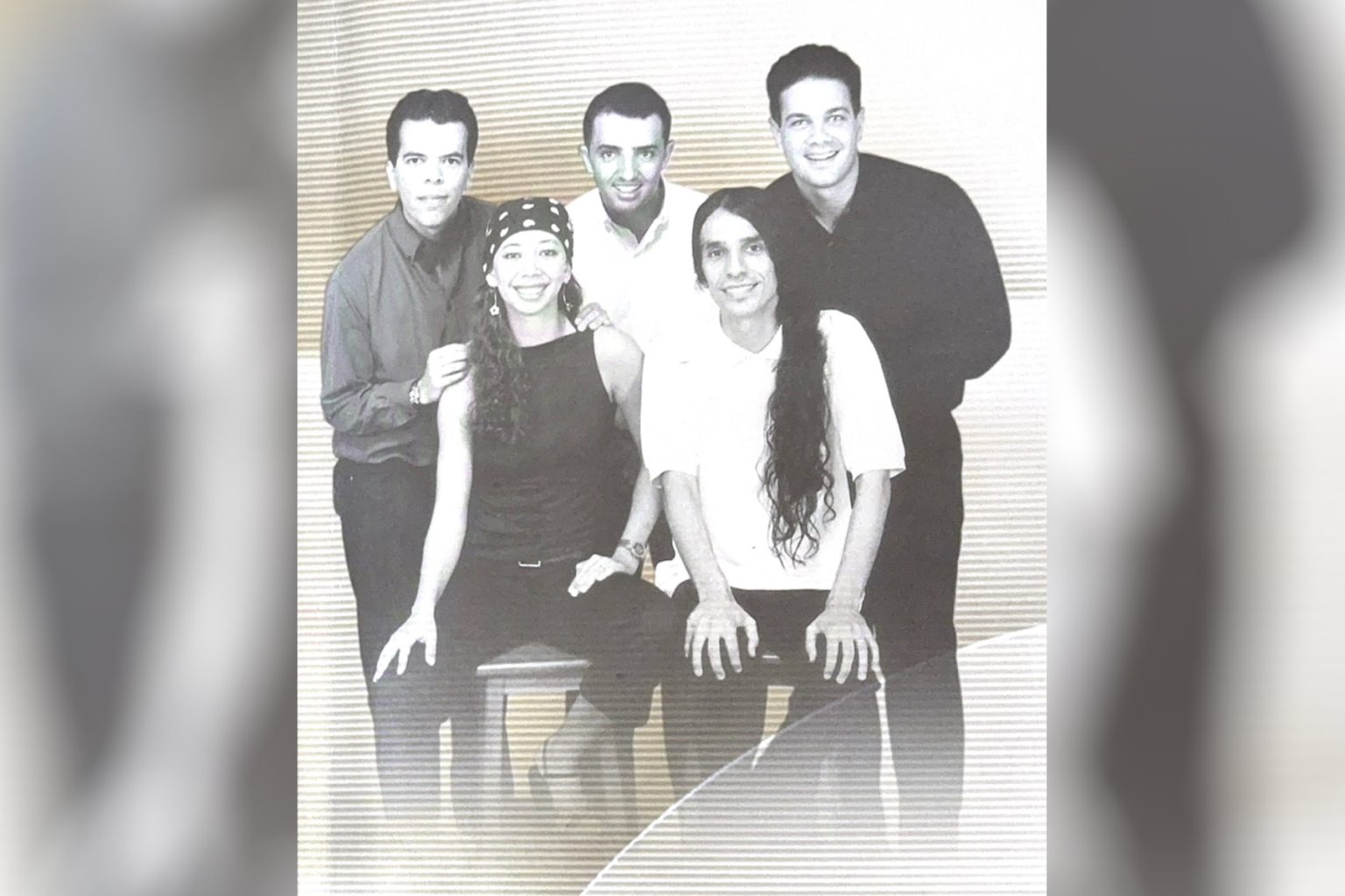 Formandos Francisco Martins, Karla Vale, Gilberto Resende, Fellipe Sant'anna e Alan Riether. Turma 2/2001. Acervo pessoal de Iracema Marinho.