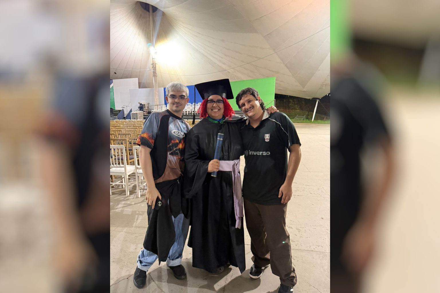 Formatura da Turma 2/2025 com Luiz Fernando Porto, formanda Lucélia Garcia e João Marcello de Lima. Brasília, 17 de março de 2026. Acervo pessoal de Lucélia Garcia.