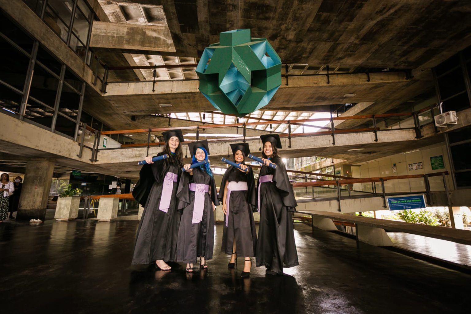 Gabrelly Oleari, Rebecca Guimarães, Mariana Cunha e Lara Aquino. Dez. 2021. Acervo pessoal de Lara Aquino.